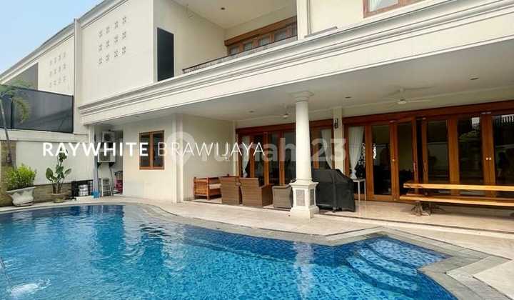 Rumah Mewah Dalam Kompleks Area Kemang