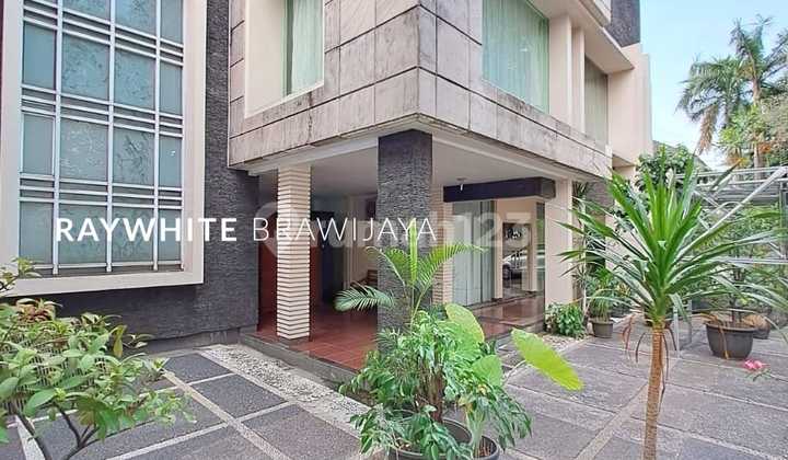 House Suitable for Office in Dharmawangsa Area, Kebayoran Baru