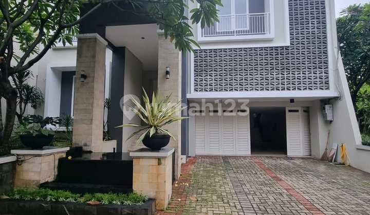 Very Exclusive and Comfortable House Inside. Townhouse in Kemang, South Jakarta. 2
