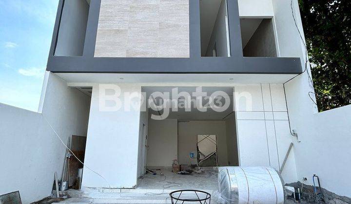 RUMAH 2 LANTAI MODERN TROPICAL BARU GRESS, SIAP HUNI, STRATEGIS DEKAT PAKUWON CITY SUPERINDO MULYOSARI ITS UNAIR KAMPUS C MERR GALAXY MALL RS MITRA KELUARGA KENJERAN 2