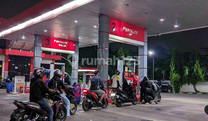Flash Sale. Gas Station at Jl Cipinang Raya, Jatinegara, East Jakarta