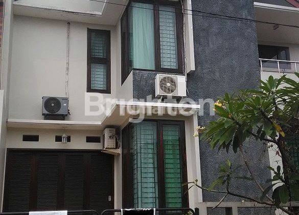 Rumah megah desain modern di Kemang Pratama 2 Bekasi 1