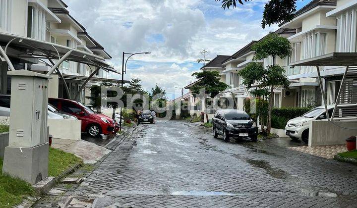 Rumah modern 2 lantai di kawasan elit kota Batu 2