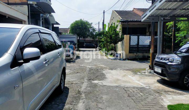 RUMAH TINGGAL DI LINGKUNGAN PERUMAHAN SEMARANG TIMUR 2