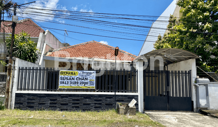 BUTUH CEPAT RUMAH HITUNG TANAH DI DUKUH KUPANG BARAT COCOK UNTUK USAHA 1