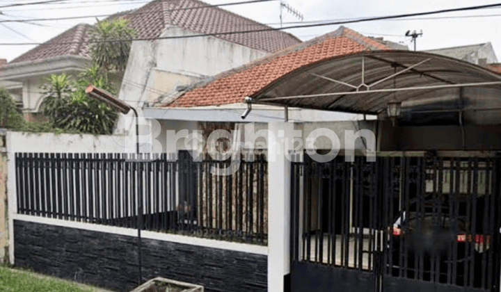 BUTUH CEPAT RUMAH HITUNG TANAH DI DUKUH KUPANG BARAT COCOK UNTUK USAHA 2