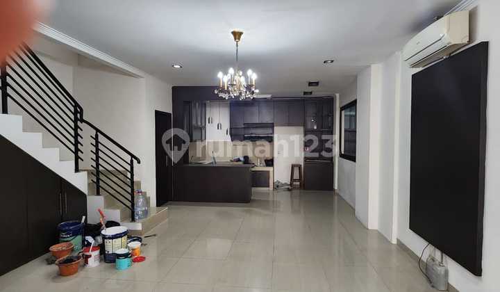 Rumah Baru Dikelapa Gading