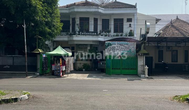 Rumah 3 Lantai Dengan Banyak Kamar Lokasi Strategis