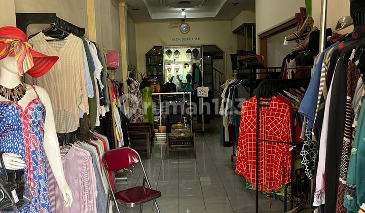 Rumah 3 Lantai Dengan Banyak Kamar Lokasi Strategis 2