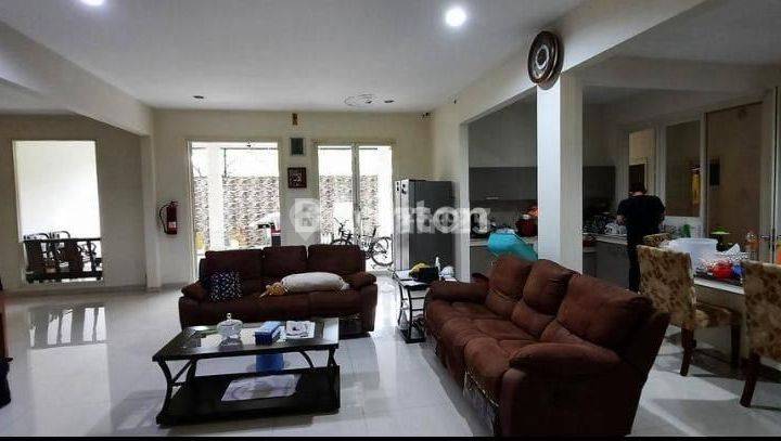 RUMAH MEWAH DUA LANTAI FULL FURNISHED SIAP HUNI DI TEMBALANG 2