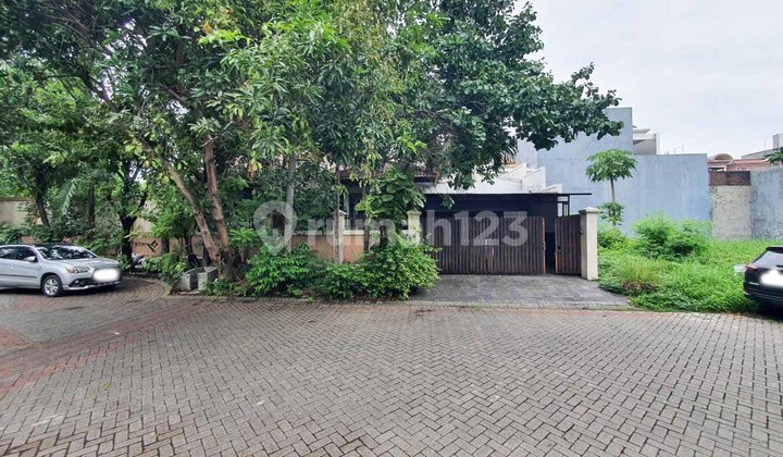 House in ARAYA East Surabaya, with Swimming Pool, Corner Lot. 2