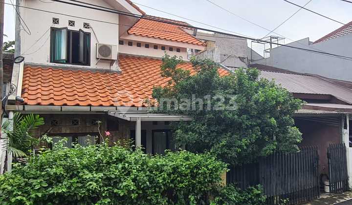 House with a Serene Atmosphere in a Strategic Location at Joglo, West Jakarta House with a Serene Atmosphere in a Strategic Location at Joglo, West Jakarta