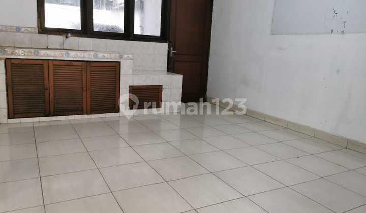 Come Check Out the East Twin Very Move-In Ready City Center House in Bandung 2