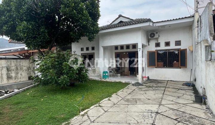 Rumah Dengan Pekarangan Luas