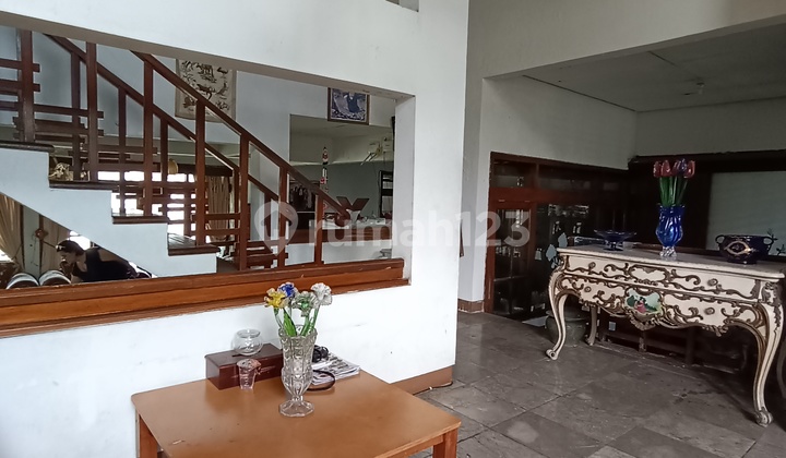 Dijusl CEPAT rumah besar 2 lantai dengan halaman belakang luas di Kopo Permai