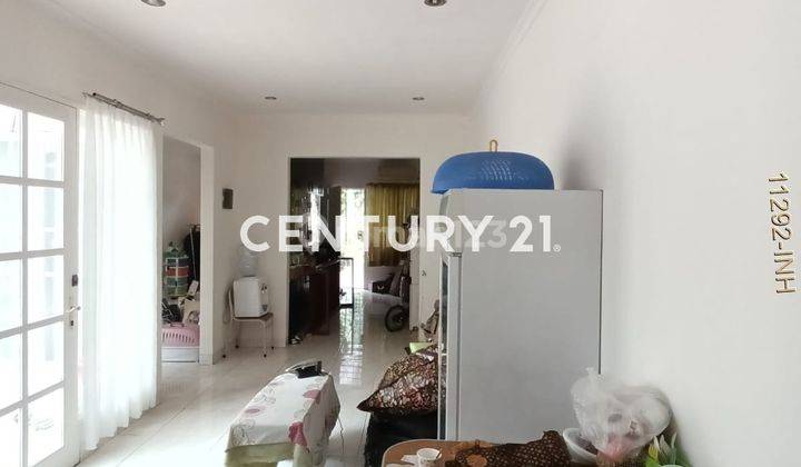 Rumah Cantik kan Dua Lantai Semi Furnished 2