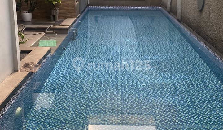 Rumah Singgasana Pradana 1