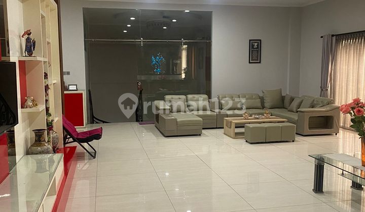 Rumah Singgasana Pradana 2