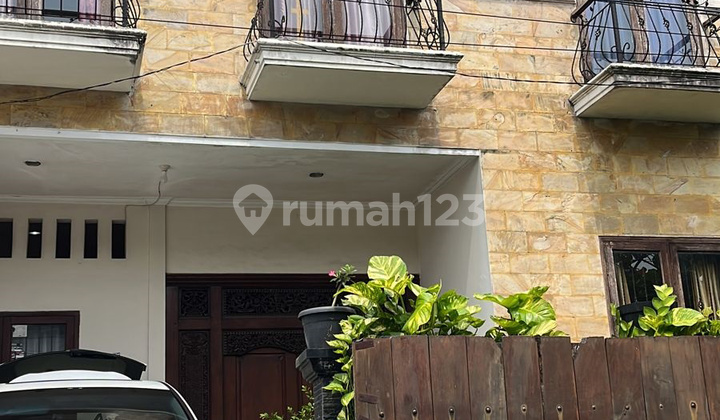 Rumah Asri dengan Hunian Nyaman dan Lokasi Strategis @Lebak Bulus