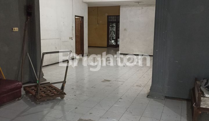 PREMIUM LOCATION LAND CALCULATION HOUSE, LOOSE 3-CAR ROAD FRONTAGE.