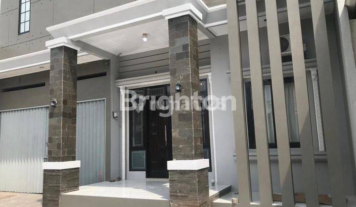 RUMAH 1,5 LANTAI HABIS RENOV DI PURI ANJASMORO. SIAP PAKAI, ROW JALAN LEBAR HINGGA 3 MOBIL 1