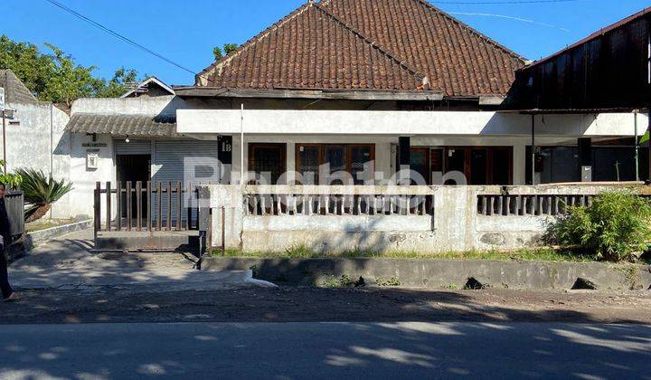 RUMAH UNTUK USAHA DEPAN PATUNG SOEKARNO SOLO BARU 1