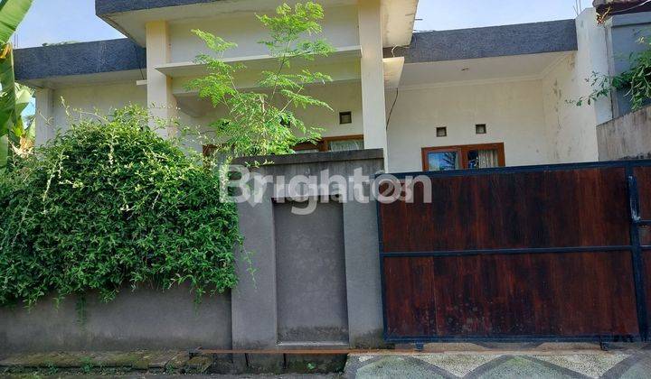 RUMAH DENGAN DESAIN YANG ASRI DAN NYAMAN 1