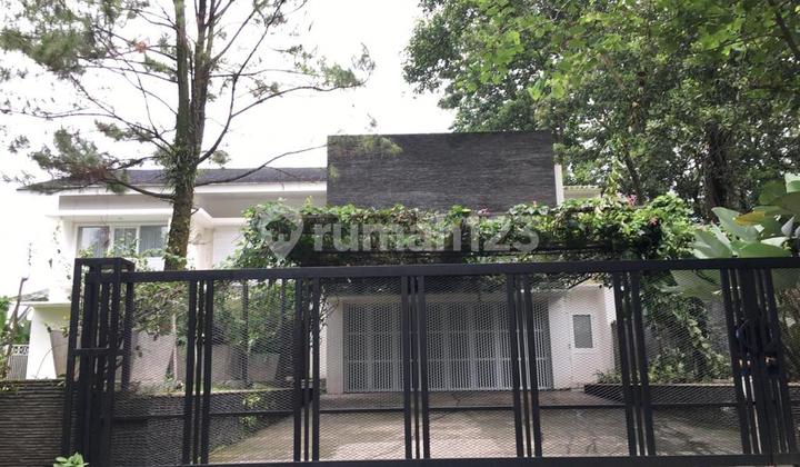 Modern Golf View House with Terrace and High Ceiling Modern Golf View House with Terrace and High Ceiling