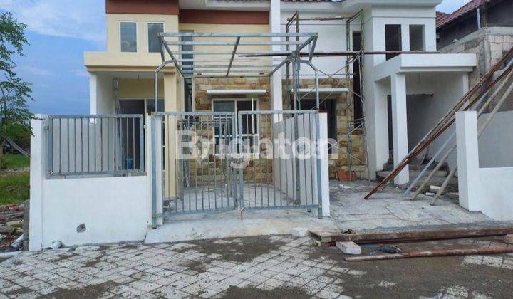 RUMAH BARU GRESS SIAP HUNI, LOKASI NYAMAN DAN DI LINGKUNGAN ASRI, DAERAH WONOREJO, SELANGKAH KE MERR 2