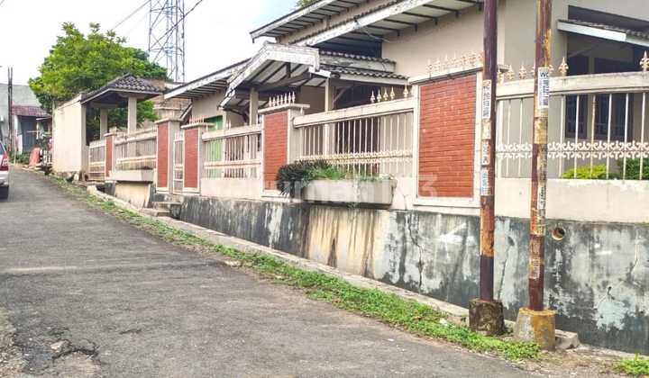 Miliki Rumah dengan Pekarangan Luas ay 1