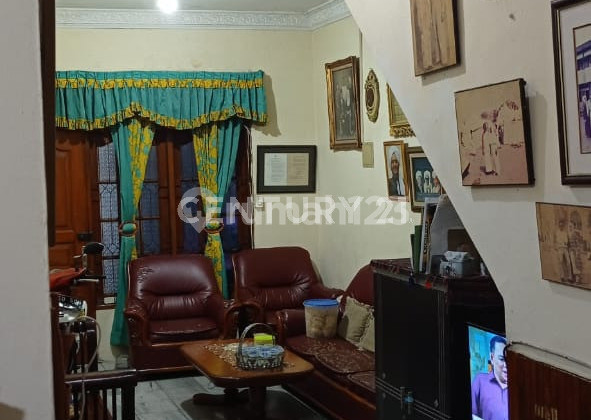Rumah Lokasi Strategis 2 Lantai Di Tebet S7339