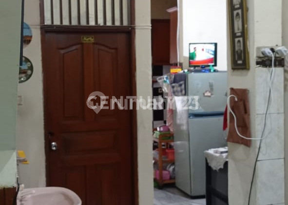 Strategic Location 2-Story House in Tebet S7339 2