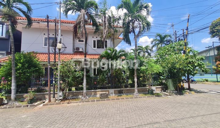 Rumah dua lantai di kawasan Kedoya Jakarta Barat