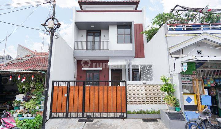 Rumah 2 Lantai Bebas Banjir Sudah Renov Full Furnished di Bekasi J20890 1