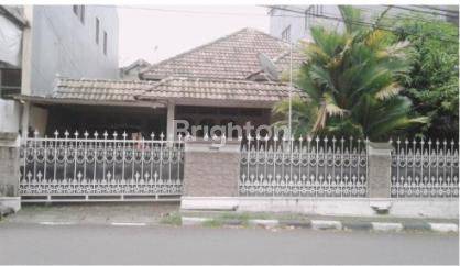 rumah besar pinggir jalan raya di sampangan 1