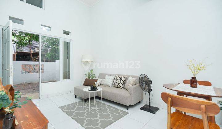 ruang tamu rumah minimalis siap huni di