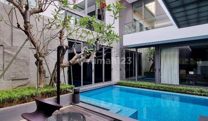 RUMAH MEWAH DENGAN POOL DI VILLA BUKIT REGENCY PAKUWON LUAS 807M2 1