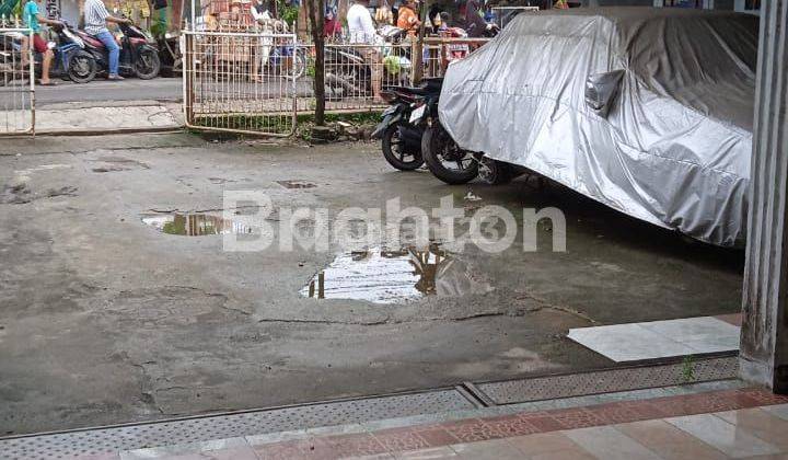 rumah lokasi strategis tanah luas. Cocok untuk usaha, persis didepan pasar tradisional di Simpang 4 Tegal Binangun masuk wilayah Palembang. 2