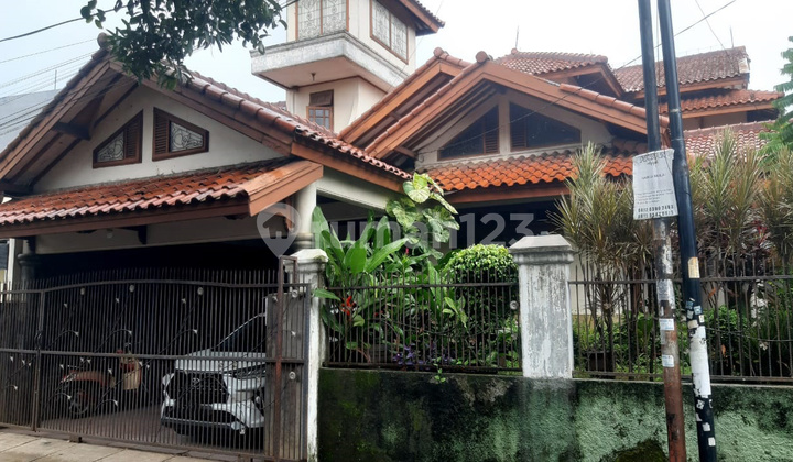 Rumah Hook Lokasi Strategis dan Halaman Belakang Luas @Pondok Ranji Rumah Hook Lokasi Strategis dan Halaman Belakang Luas @Pondok Ranji