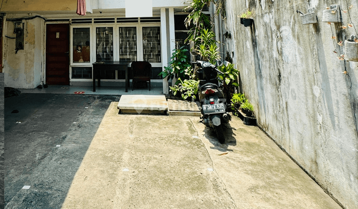 Rumah hitung tanah di Dwiwarna Raya, Jakarta Pusat 2