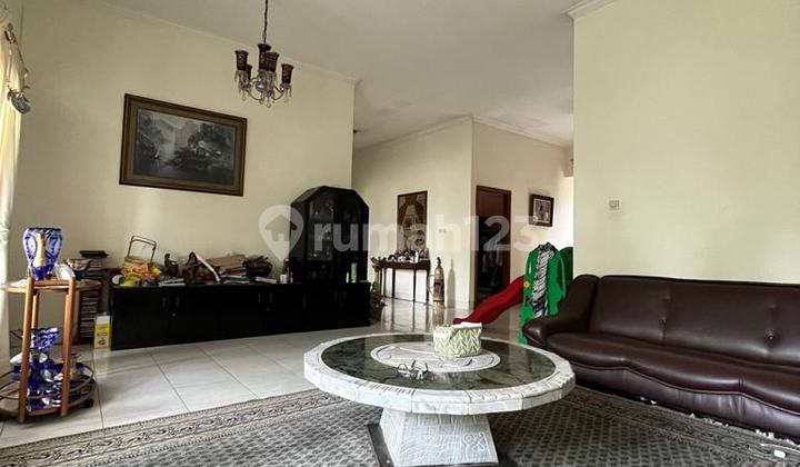 Rumah Siap Huni dengan Halaman Luas dan Lokasi Strategis @Ciputat