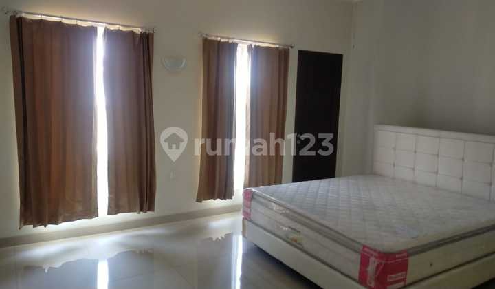 RUMAH DI PLUIT PUTRA JAKARTA UTARA FURNISHED