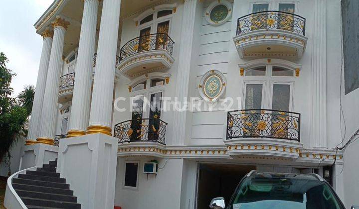 Rumah Mewah Lokasi Kramat Jakarta Pusat, Ada Kolam Renang 2