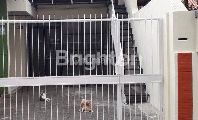 RUMAH MASIH TERAWAT BAIK DI TEBET LOKASI STRATEGIS 1