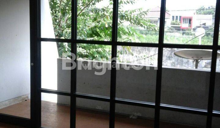 RUMAH MASIH TERAWAT BAIK DI TEBET LOKASI STRATEGIS 2