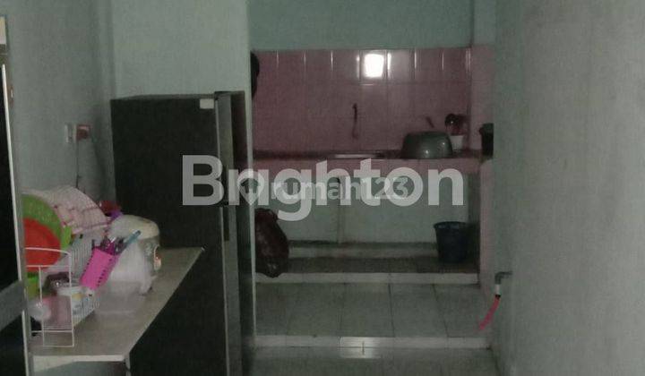 RUMAH UTAMA & 2 PINTU KONTRAKAN TERISI NYAMAN & STRATEGIS KEBUN JERUK JAKARTA 2