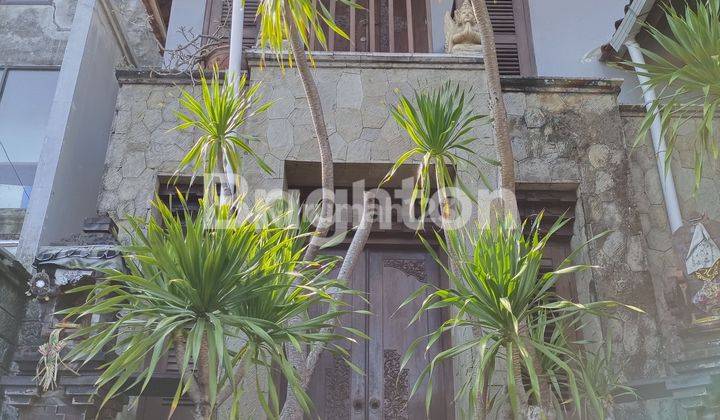 ANTIQUE LUXURY HOUSE ON THE ROADSIDE 1