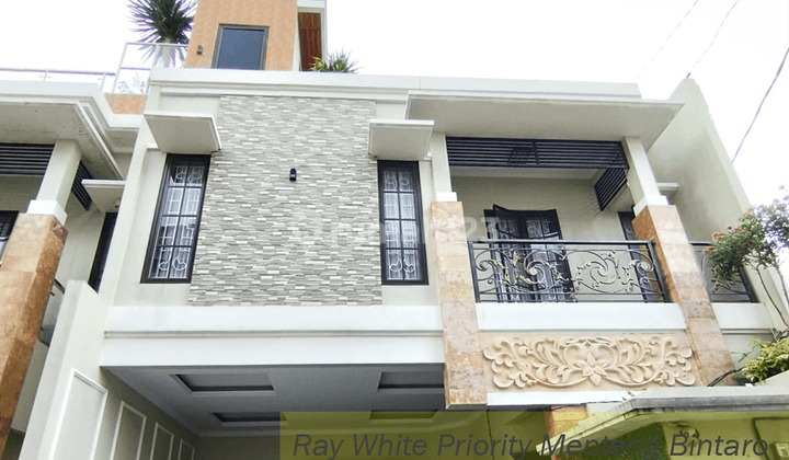 Rumah Hook 3 Lantai dengan Rooftop di Jl Kebagusan, Pasar Minggu, Jaksel 1