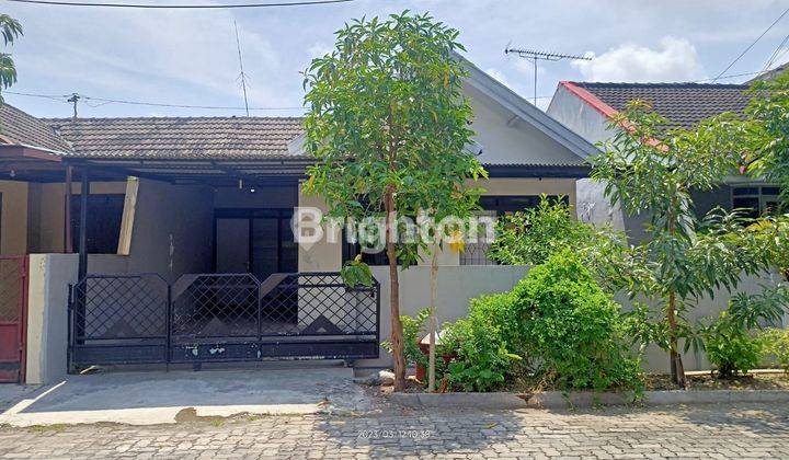 RUMAH DI KOMPLEK PERUMAHAN PURI ANJASMORO 1