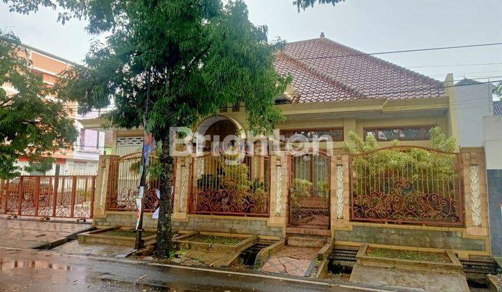 Rumah mewah di jl. Raya Danau Kerinci Malang 1